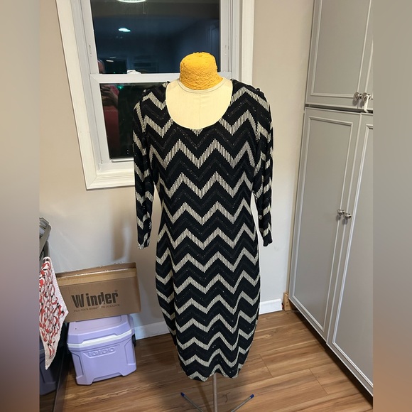 Fashion to Figure Dresses & Skirts - Fashion 2 Figure Chevron Patterned Black and Silver Midi Dress Size 2